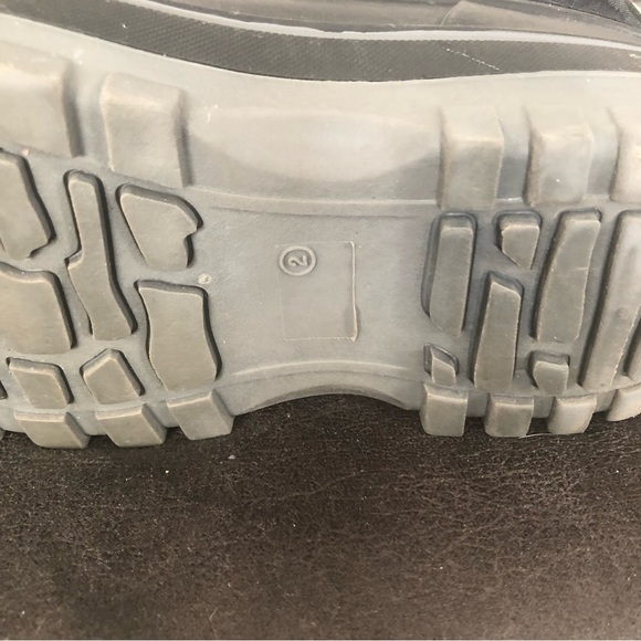 Thinsulate Boys Size 2 Boots - Picture 7 of 7